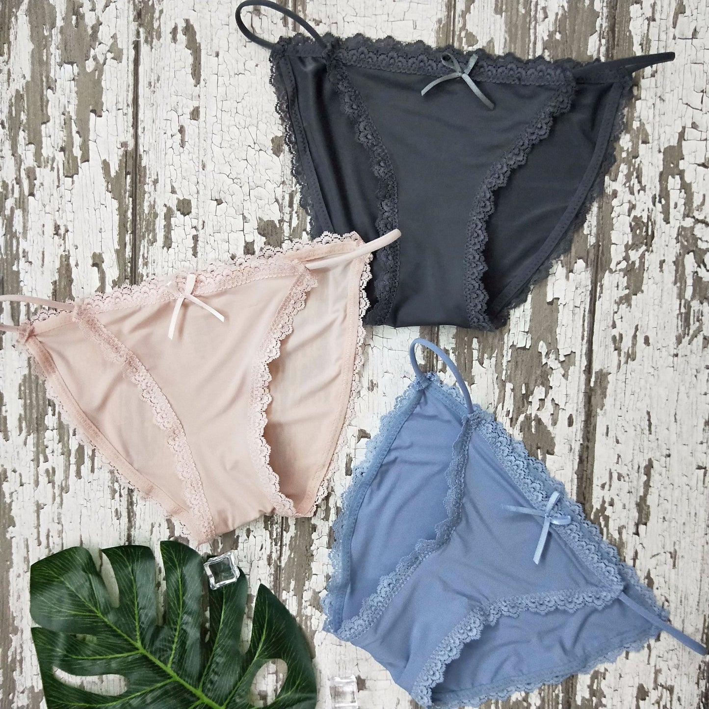 🛍️ Silk Traceless Lace Bikini Panties